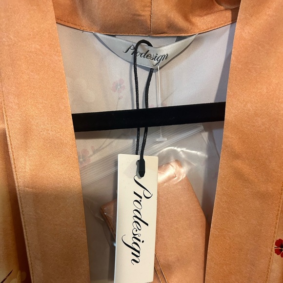 Kimono style floral robe - Picture 2 of 2